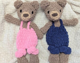 Gehaakte teddybeer in tuinbroek | Handgemaakte knuffel | Babybeer
