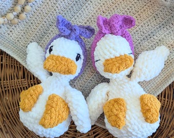 Handgemaakte gehaakte eendknuffel | Aanpasbare knuffel met hoofdband, Della Duck Farm Animal