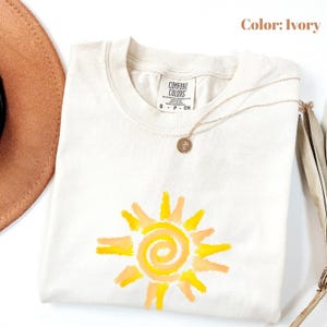 Comfort Colors Vintage Sunset T-Shirt, Retro Sunrise Shirt, Boho Beachy Vibes Tee, Sunshine Shirt Gift For Women, Sun Rays Tee, Summer Vibe.