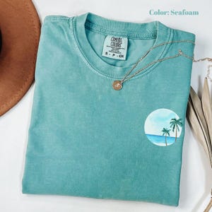 Camiseta retro de isla tropical con colores cómodos, camiseta vintage de verano con atardecer, atuendo colorido de palmera, camiseta de playa, regalos de camisetas de vacaciones de verano.