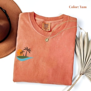 Camiseta retro de isla tropical con colores cómodos, camiseta vintage de verano con atardecer, atuendo colorido de palmera, camiseta de playa, regalos de camisetas de vacaciones de verano.