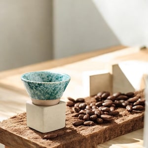 Japanische Keramiktasse Kleine Retro Espressotasse Porzellan Tee & Kaffeetasse Dreieckig Kegel Design Einzigartiges Japan Geschenk Wabi-Sabi Stil