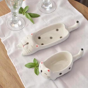 Cute Cat Ceramic Sauce Dish – Small Dipping Plate for Soy Sauce or Snacks – Kawaii Animal Kitchen Decor – Gift for Cat Lovers & Foodies