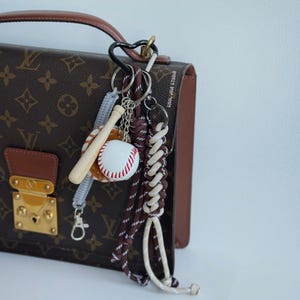 Mini Baseball Handtaschen Anhänger – Sportlicher Taschenanhänger mit Paracord Schlüsselanhänger – Geschenk für Baseball Mama