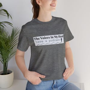 Die Stimmen in meinem Kopf haben ein Podcast-T-Shirt - Lustiges Mental-Gesundheit-T-Shirt, Overthinker Humor Shirt