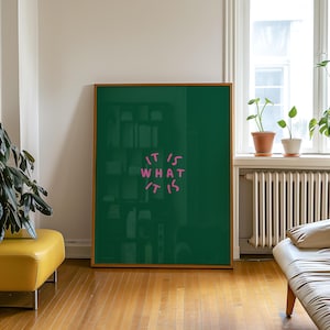 C'est ce que c'est Affiche | Affiche avec un dicton cool en vert et rose | Déclaration pour une ambiance détendue