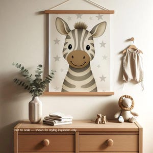 Lámina infantil de cebra – Lámina A3 + percha de madera / Soñando bajo las estrellas