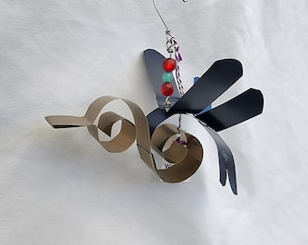 Hummingbird made from recycled metal mini-blinds
