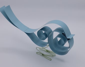 Bird made from recycled metal mini-blinds