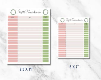 Può includere: Due fogli di tracciamento dei regali stampabili con un design a corona di fiori. Il foglio più grande misura 8,5 pollici per 11 pollici e il foglio più piccolo misura 5 pollici per 7 pollici. Ogni foglio ha colonne per l'ospite, il regalo e il ringraziamento.