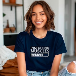 Muskeln installieren, Fitness T-shirt, Workout-Bekleidung, Gewichtheben, Bodycycling T-shirt, Geschenk, Unisex, Geburtstagsgeschenk