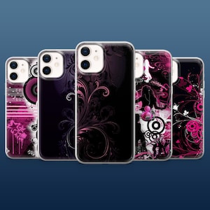 Könnte beinhalten: Fünf Handyhüllen mit verschiedenen Designs. Jede Hülle hat einen transparenten Rand und einen schwarzen Hintergrund. Die Designs beinhalten rosa und weiße Grafiken, darunter florale Muster und Silhouetten.