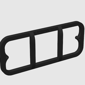 以下が含まれることがあります： 3つの開いたセクションを持つ黒い長方形のオブジェクト。オブジェクトは丸みを帯びた角と、各端に湾曲したデザインがあります。 "SAV"という単語がオブジェクトの上部に表示されます。