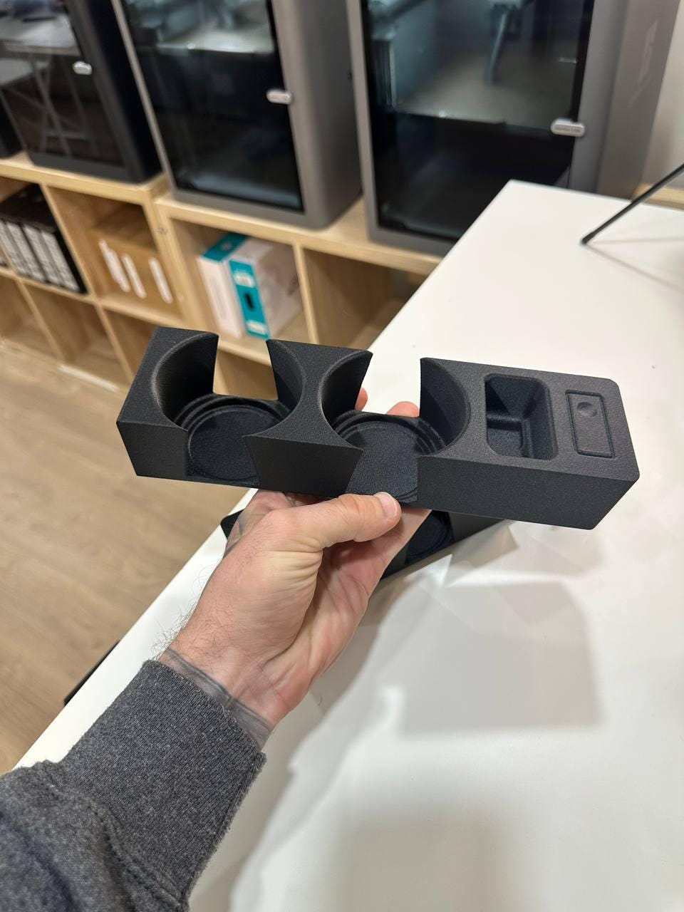 BMW E36用カップホルダー：3Dプリント製センターコンソールインサート
