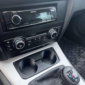 Подставка для подстаканника BMW E90 E91 | Индивидуальный двойной подстаканник, изготовленный на 3D-принтере, для центральной консоли BMW 3 серии 2005–2012 гг.