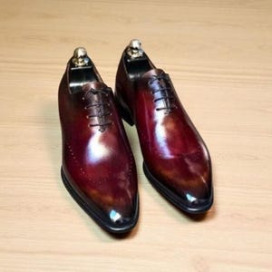 Handmade Maroon Leather Oxford Brogue Shoes: Classic Men&#39;s Formalwear