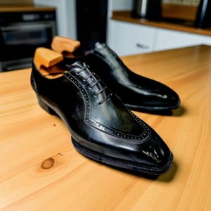 New Men&#39;s Classic Fashion Hand Made Black Genuine Leather Lace Up Whole Cut Oxford Men&#39;s Party Wear Formal Dress Wedding Shoes
