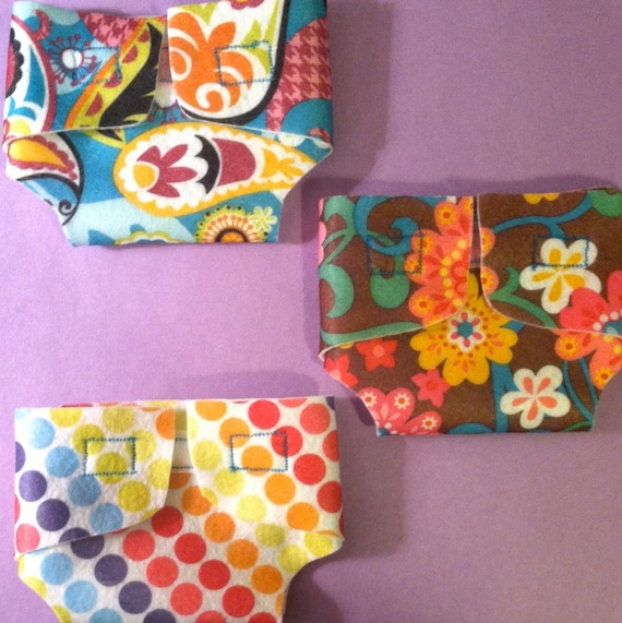 Items similar to Fun prints baby doll/ stuffed animal diapers. This ...