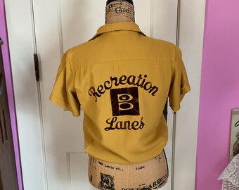 Vintage 1950's Shirt Mens Bowling *Hilton* Brand Recreation Lanes Gold Color With Brown Flocked Writing Tagged Size S=Small