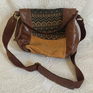 Vintage Y2K Crossbody Shoulder Bag Purse Genuine Leather Brand Is *the sak* Adjustable Shoulder Strap