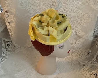 Vintage 1960s Elegant Wide Brim Pleated Mustard Yellow Hat with Bow Accent Vintage 1960s Mustard Yellow Hat: Satin Bow, Retro Costume  main image 3