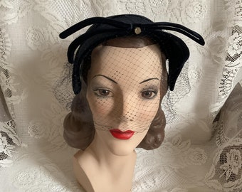 Vintage 1950's Hat Dark Blue Tightly Woven Straw With Velvet & Veiling Adorned With A Rhinestone *Royce Exclusive*