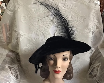 Vintage 1940's Hat Black Felt And Velvet Adorned With Black Feathers/Plume
