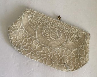 Vintage 1960's Clutch Bag Purse *Woodward & Lothrop* Made In Belgium Off White Bag White Beads Bridal Wedding Evening Bag Sold As Is!