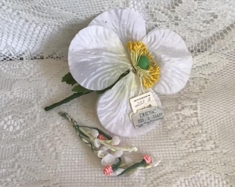 Vintage 1950's 1960's Flower Hat Corsage Brooch With Pin Deadstock With Original Tag Comes With Extra White & Pink Flowers For Free