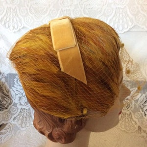 Vintage 1950s 1960s Hat Golden Brown Feathers With Veiling