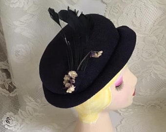 Vintage 1950's Hat Dark Blue With Flowers And Feathers