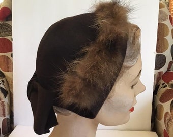 Vintage 1930's 1940's Hat Ladies Dark Brown Felt With Genuine Raccoon Fur Trim *Gertrude Thielen Williams-Racine, Wisconsin*