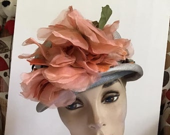 Vintage 1950's 1960's Hat Light Gray Straw Dark Peach Flowers *Grayce Hats* Has Condition Issues Sold As Is!!