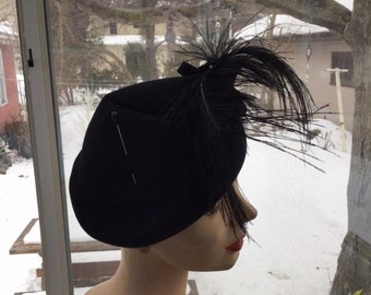 Vintage 1940's Hat Dark Black Felt With Ostrich Plumes/Feathers Makers Label Is *Country Club Hat* Comes With Attached Hat Pin