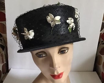 Vintage 1950's 1960's Hat Dark Black Straw With Veiling And Off White Flowers *Chez Original*