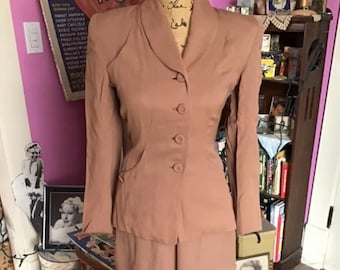 Vintage 1940&#39;s 1950&#39;s Suit Ladies 2 Piece Gabardine Blend Large Shoulder Pads Classic Style Ladies Suit