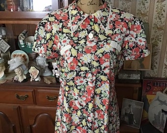 Vintage 1930's 1940's Dress Cotton Floral Generous Size