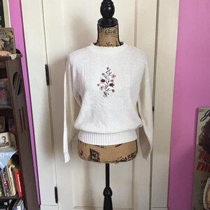 Vintage 1990&#39;s Sweater Pullover *Carly Blake* Made In U.S.A. Off White With Floral Pattern On The Front Size On Tag Reads Petite Medium