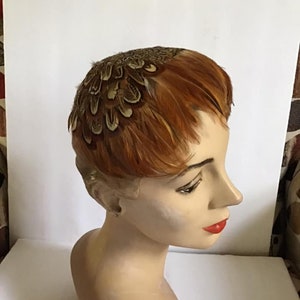 Vintage 1950&#39;s 1960&#39;s Hat Genuine Feathers