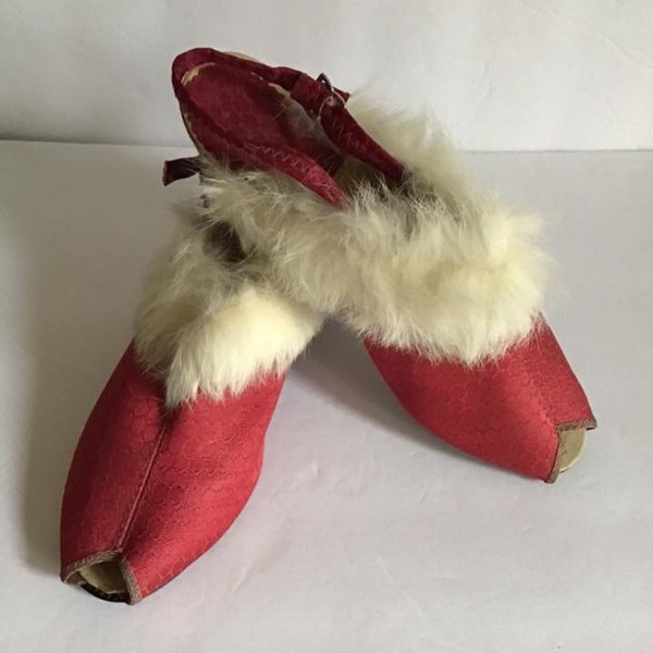 Vintage 1940's 1950's Slippers Deadstock Satin Trimmed In White Rabbit Fur (SMALL NARROW SIZE)