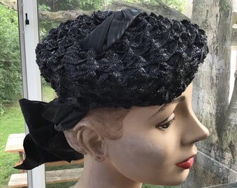 Vintage Tilt Hat Antique Black Velvet Netting Trim 1950s - Etsy display picture 3