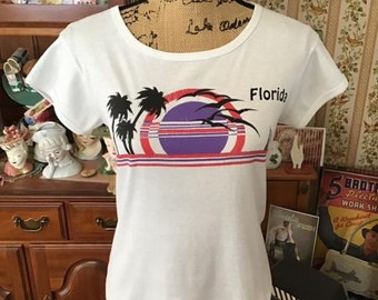 Vintage 1970's 1980's Tee Shirt White With *Florida* And Sunrise On The Front (Small Size)