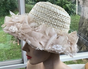 Vintage 1950s 1960s Hat *Thomas Of Medway* Bucket Style Light Cream/Beige Cellophane Straw Organza And Lace Fabric Adorning The Brim