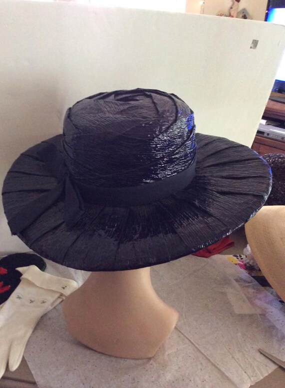 Vintage 1950s Hat Large Blue Cellophane Straw Peg… - image 3