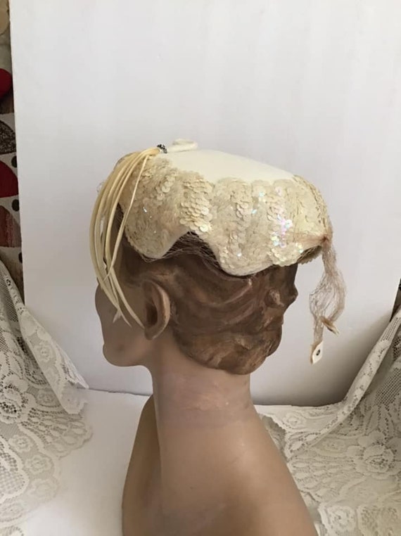 Vintage 1950's Hat Off White With Sequins Feather… - image 7