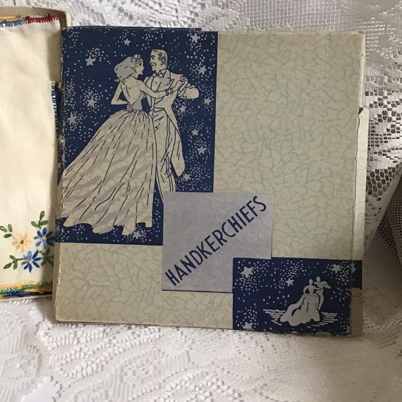 Vintage 1940's Handkerchiefs Hankies Three Hankie… - image 3