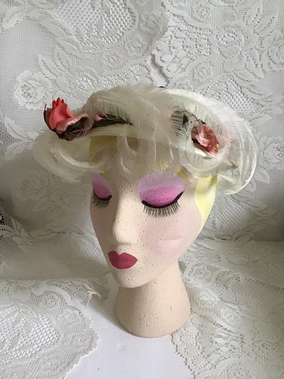 Vintage 1950's Hat Off White Satin With Curlique … - image 7