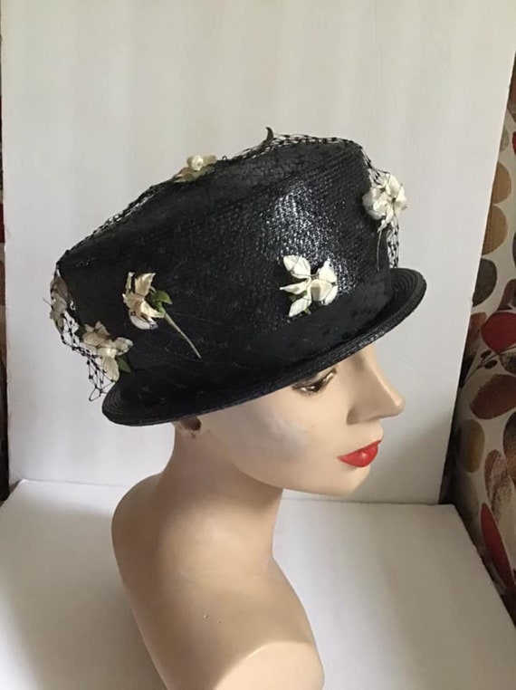 Vintage 1950's 1960's Hat Dark Black Straw With V… - image 4