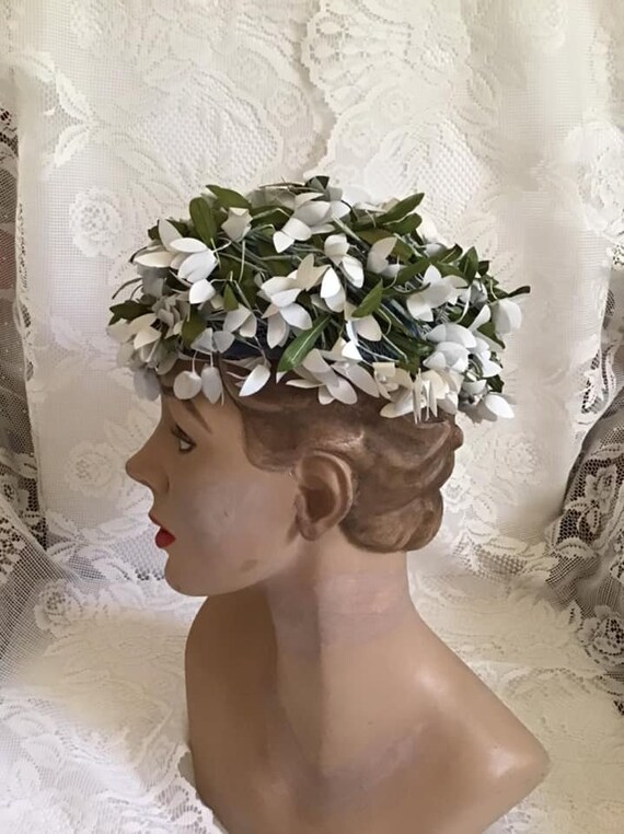 Vintage 1950's 1960's Hat White Floral With Green… - image 6