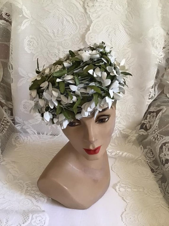 Vintage 1950's 1960's Hat White Floral With Green… - image 8